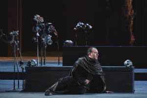 Una tragedia del potere: Don Carlo sul palcoscenico del Maggio.